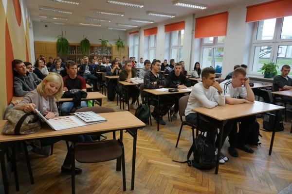 chemia budowlana dolnośląskie, kleje do płytek małopolska, farby do ścian śląsk, elewacja domu Polska